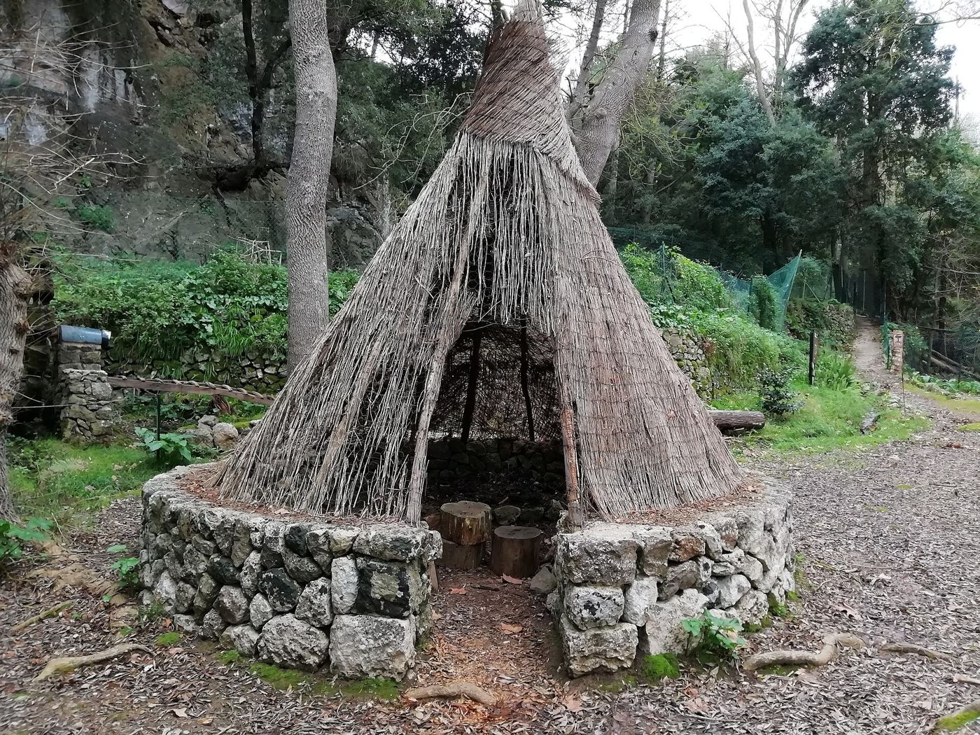 Sitja de carboner — CabañaCarbón-La-Granja-Esporlas-Mallorca