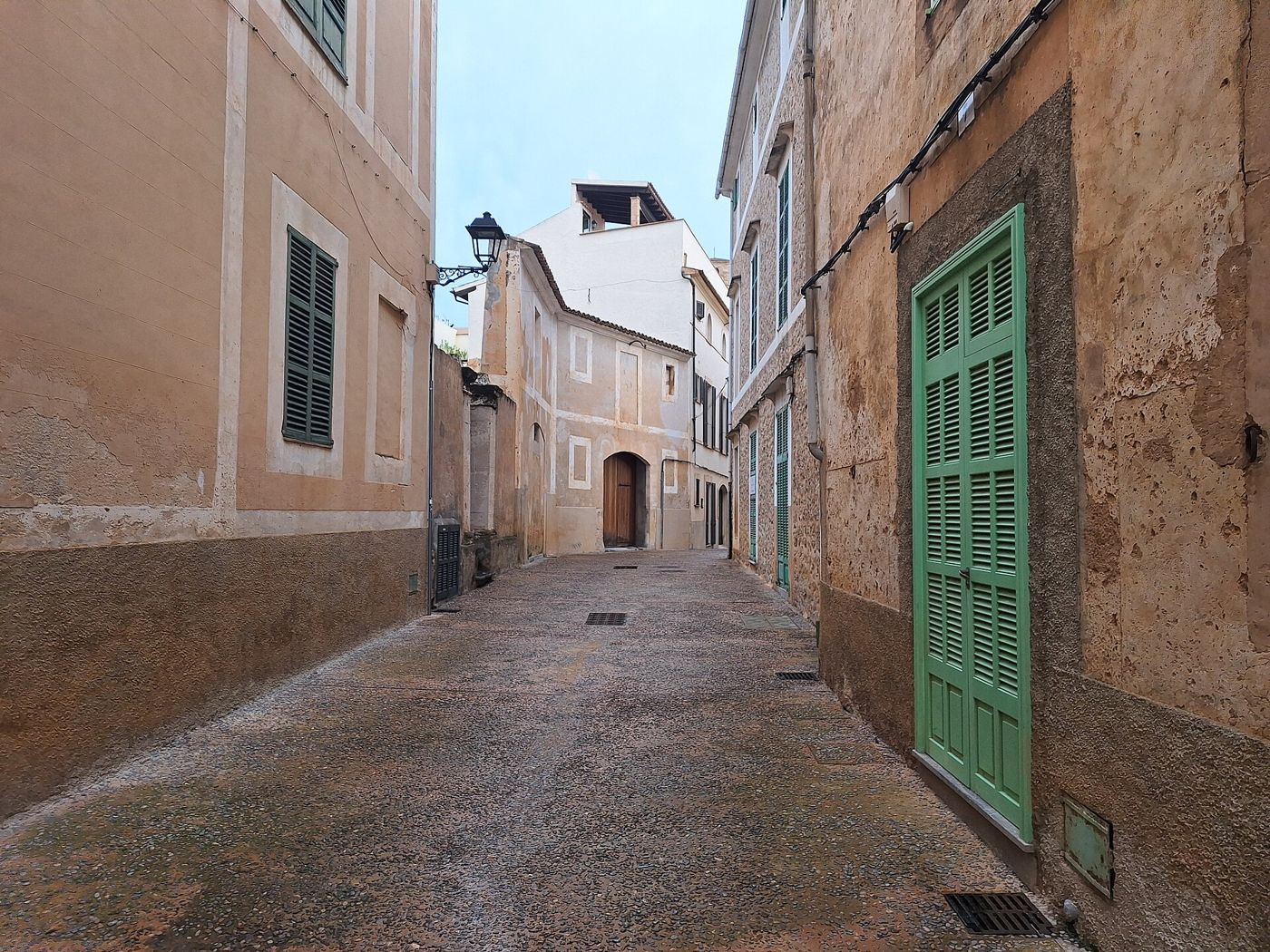 Persianes mallorquines — Carrer del Sol Arta Mallorca