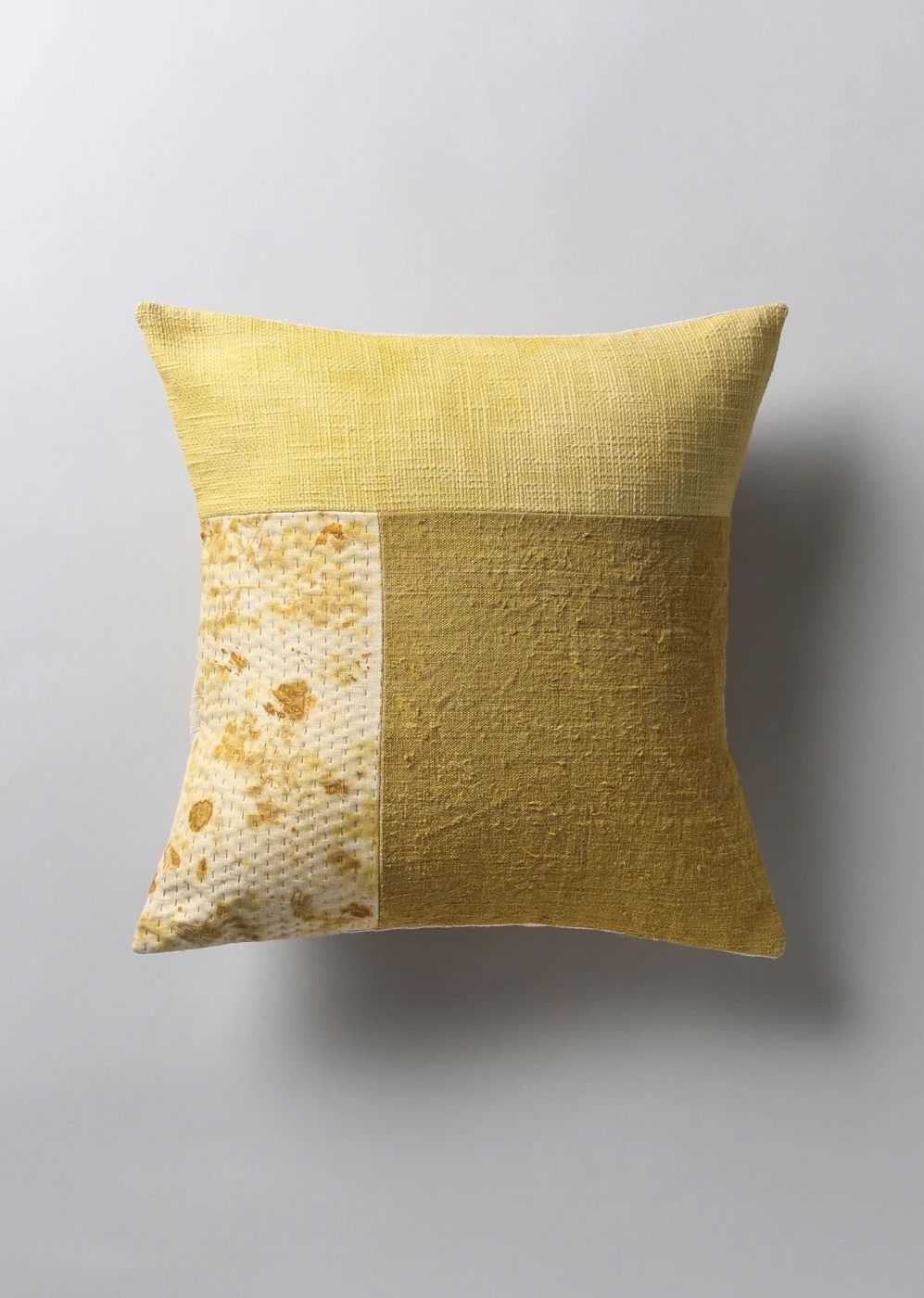 Cojín patchwork con tintas naturales