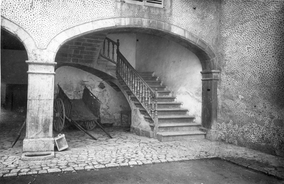 Stairs and cart in Son Moragas