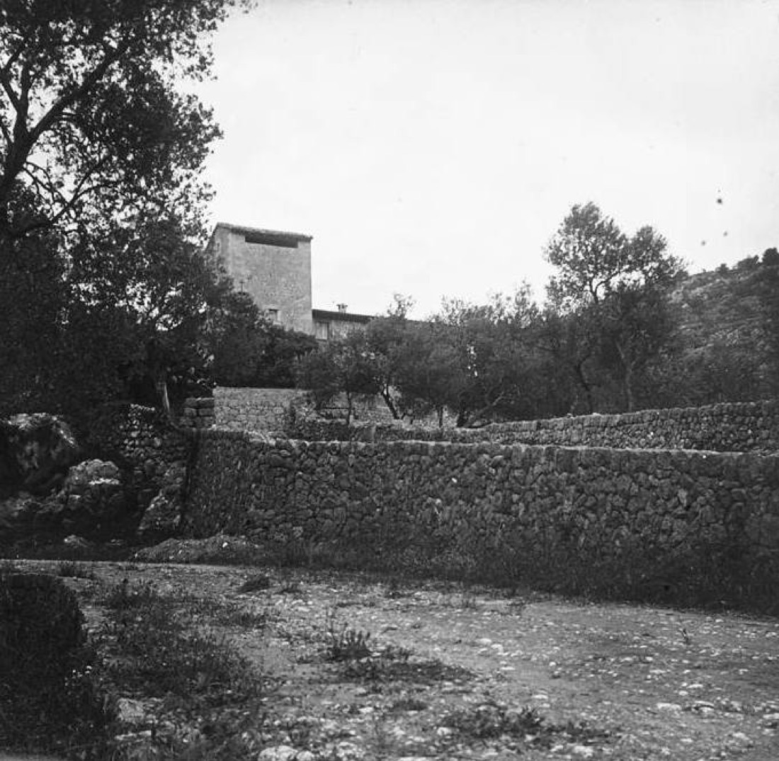 Casa de pagès i torre de defensa a Sóller (cropped)