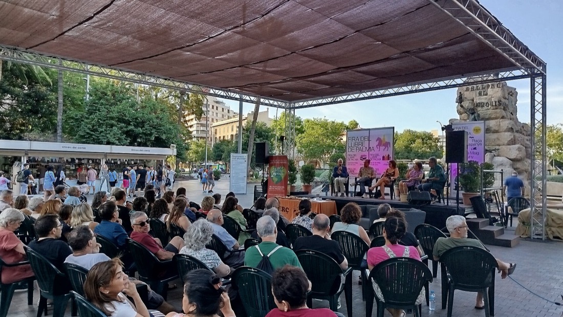 Presentació del llibre dels 30 anys de S'Altra Senalla. (57023)